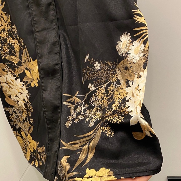 Black Satin Camisole Gold Floral Print Tank Top Luxe Y2K Sz S/M - Picture 6 of 11